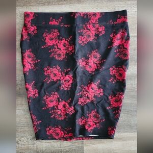 Torrid Black With Red Floral Design Pencil Skirt